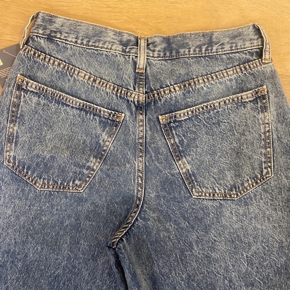 Universal Thread Mid Rise Relaxed Fit Wide Leg Full Jeans Medium Wash 0 - Picture 6 of 6